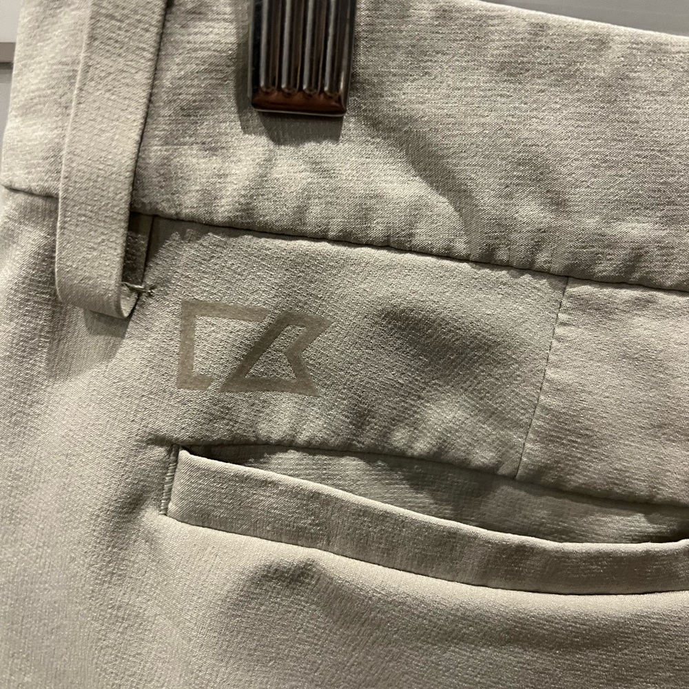 Cutter & Buck Bainbridge Sport Technical  Khaki Golf Shorts. Like new
